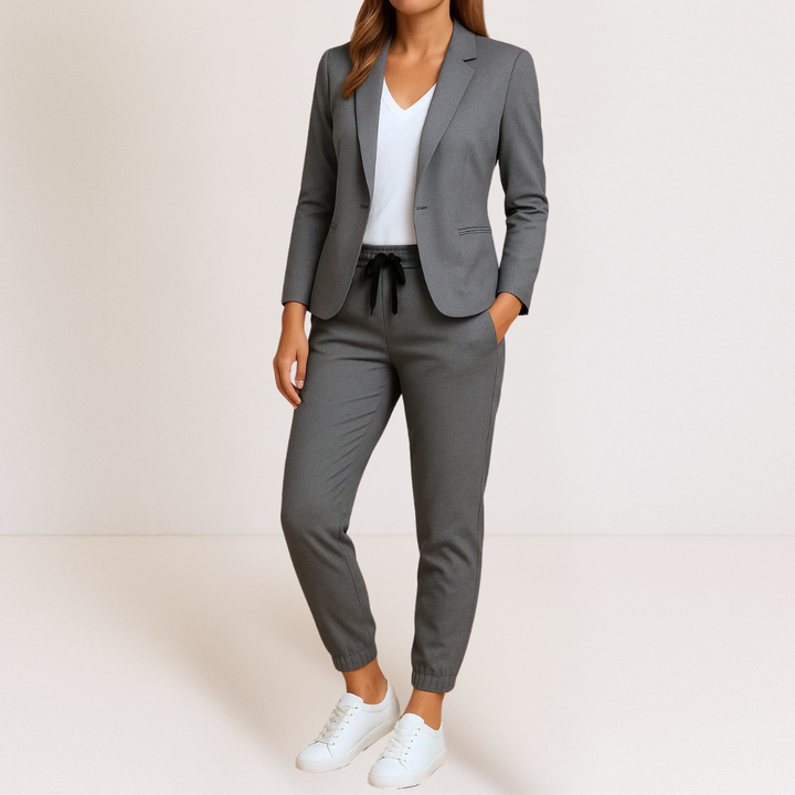 Camilla | Women's suit with blazer and jogger pants