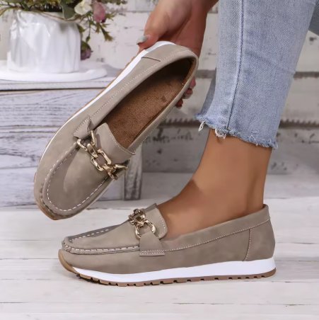 Clara | Orthopädische Slip-on-Mokassins mit elegantem Metalldetail