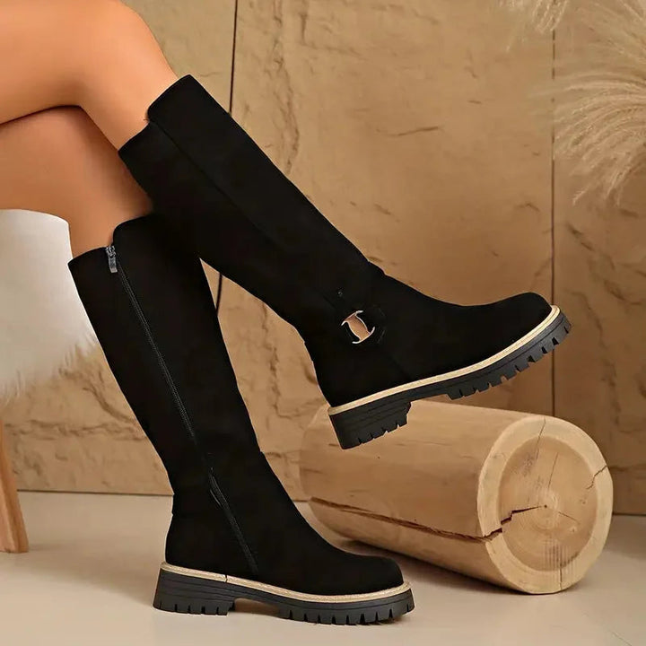 Beatrice | Knielange Stiefel mit Schnalle und Profilsohle
