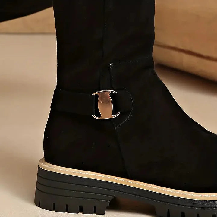 Beatrice | Knielange Stiefel mit Schnalle und Profilsohle