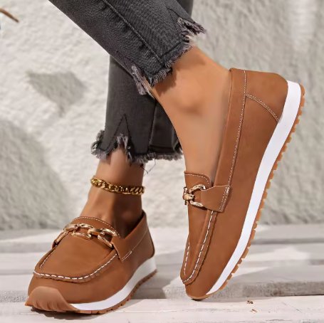 Clara | Orthopädische Slip-on-Mokassins mit elegantem Metalldetail