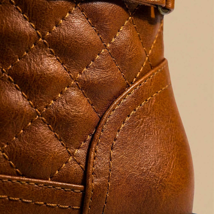 Amara | Eleganti e raffinati stivali in pelle trapuntata 4