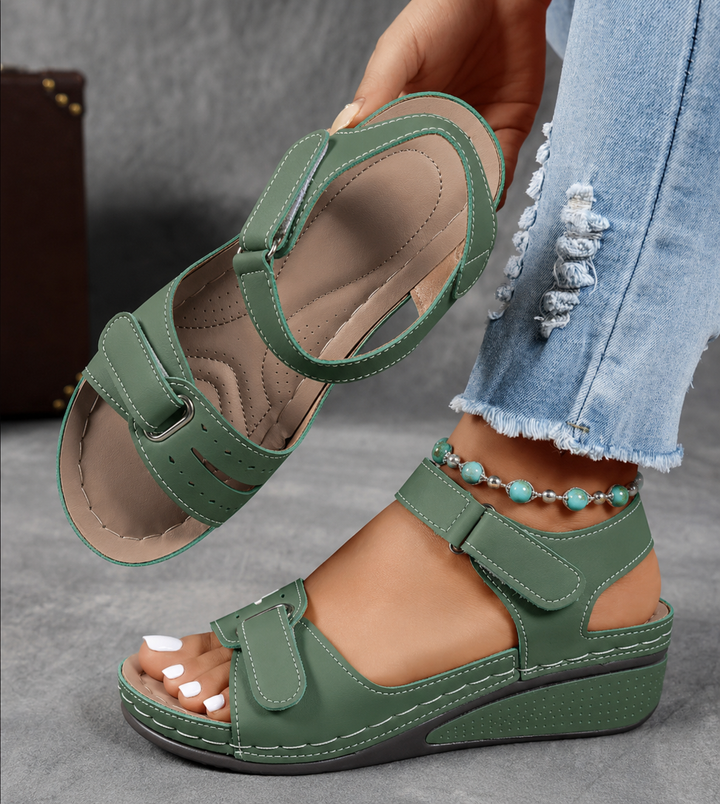 Amelia | Eleganti e raffinati sandali con zeppa 1