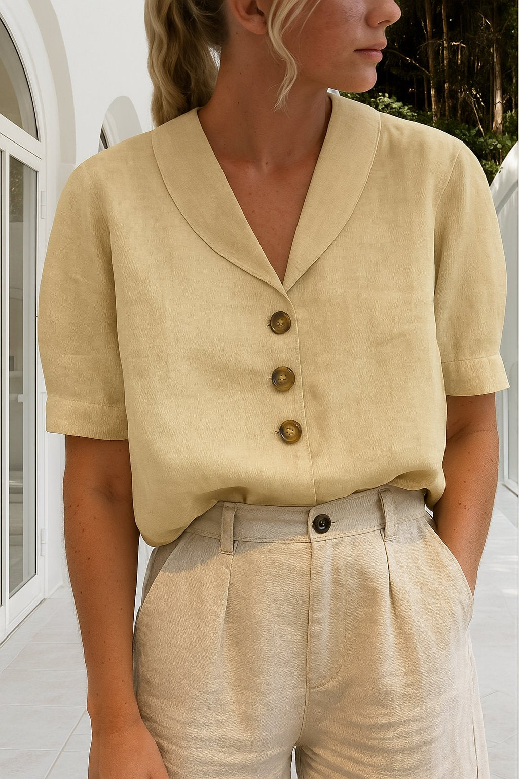 Charlotte | Camicetta a maniche corte comoda ed elegante con colletto 1