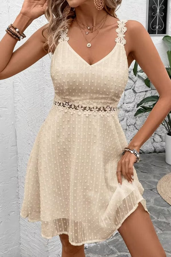 Chloe | Mini abito elegante con spalline sottili e pizzo floreale in vita 1