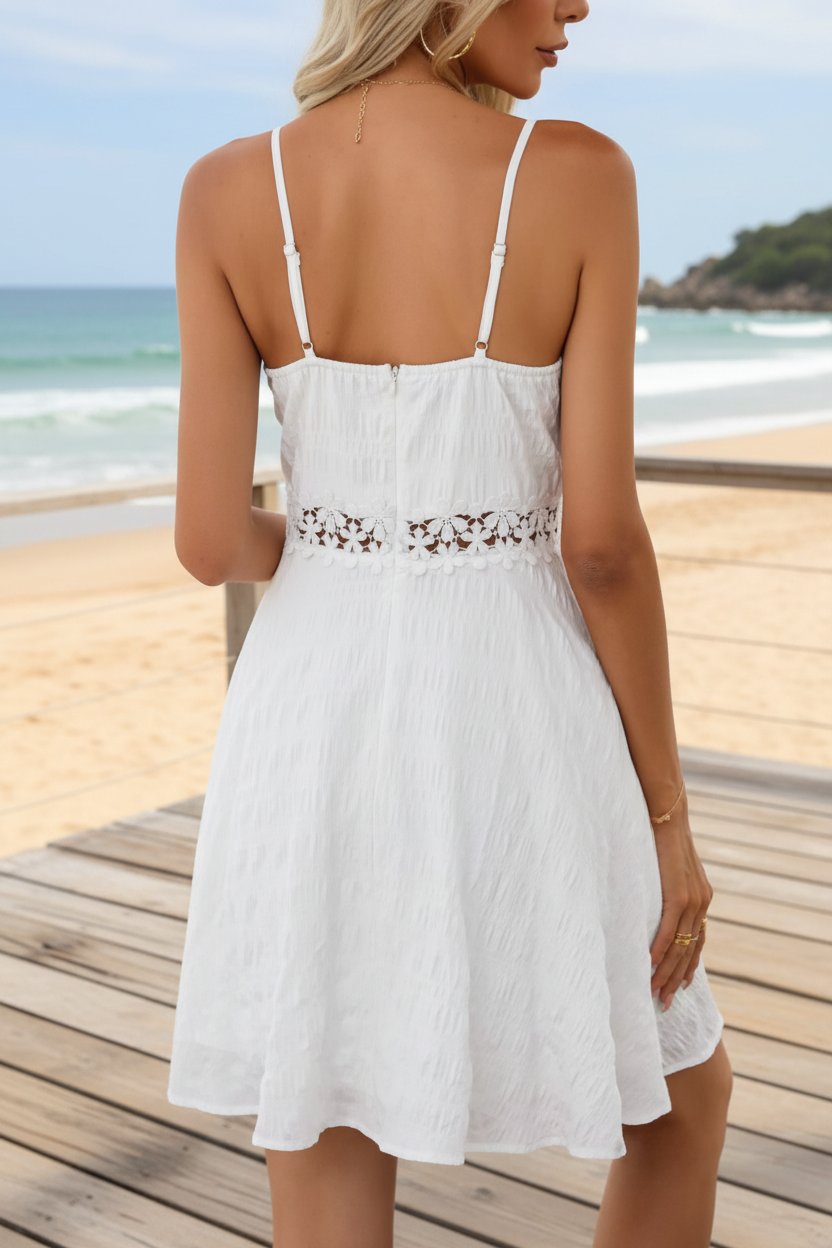 Chloe | Mini abito elegante con spalline sottili e pizzo floreale in vita 4