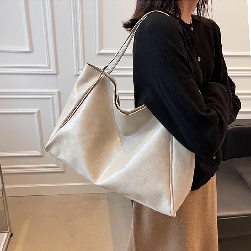 Clara | Borsa retrò in ecopelle liscia 1
