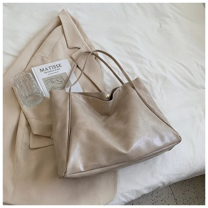 Clara | Borsa retrò in ecopelle liscia 4