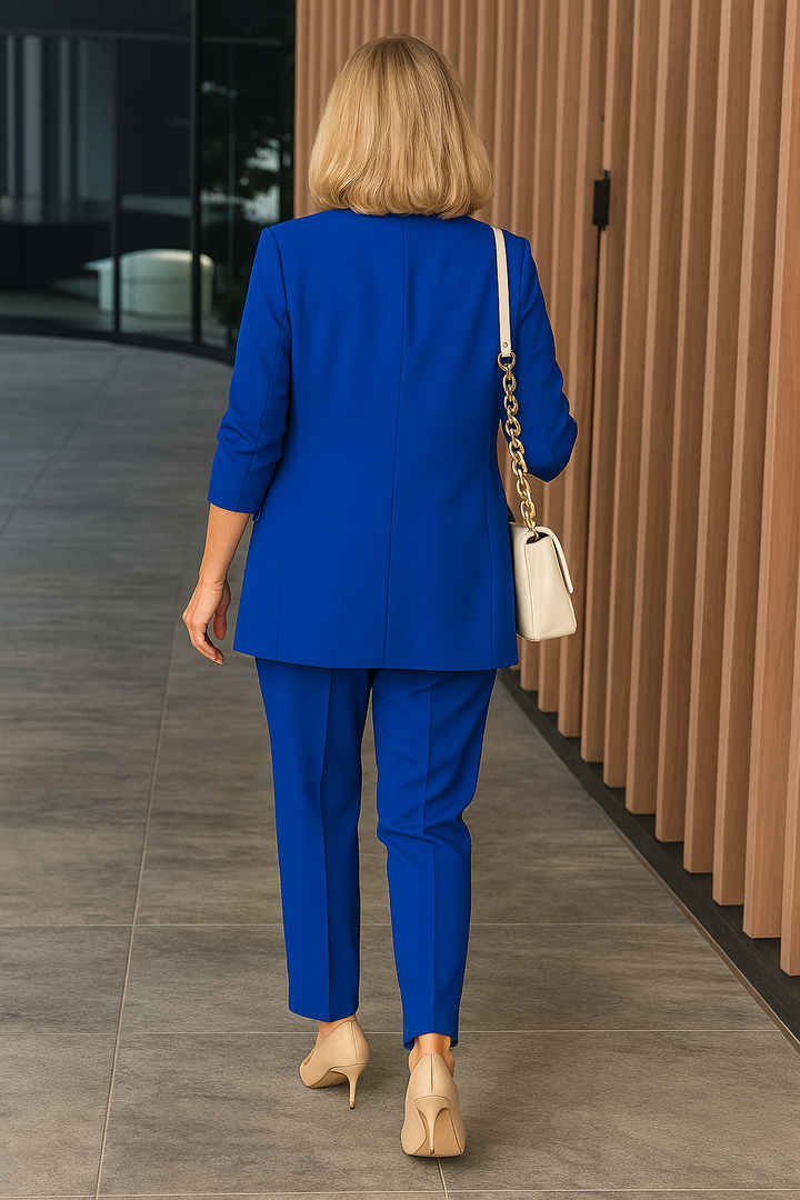 Clara | Elegante e Su Misura Tailleur Pantalone per Ogni Occasione 6