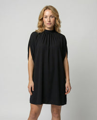 Francesca | Modern and refined flowing dress with batwing sleeves