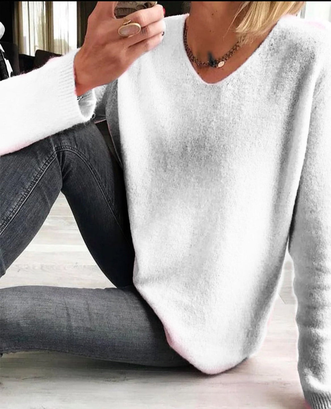 Elara | Maglia Elegante e Comoda con Scollo a V e Maniche Lunghe 3