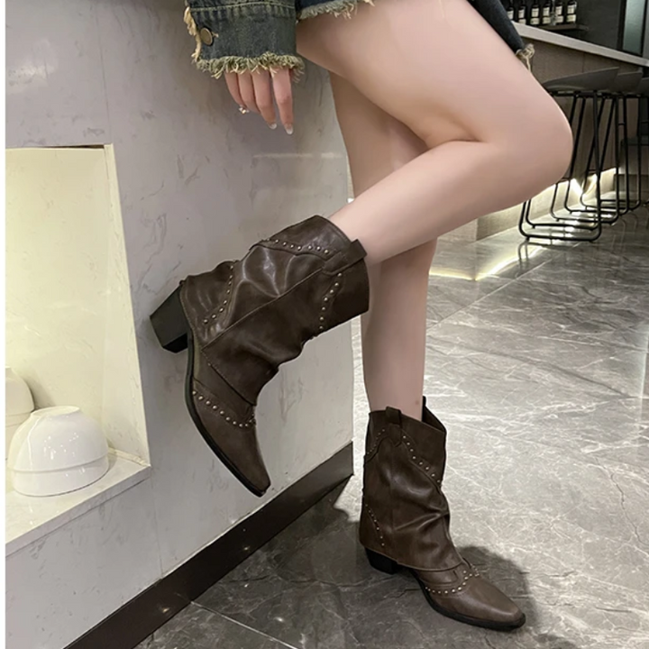 Elena | Stivali western borchiati, audaci ed eleganti 2