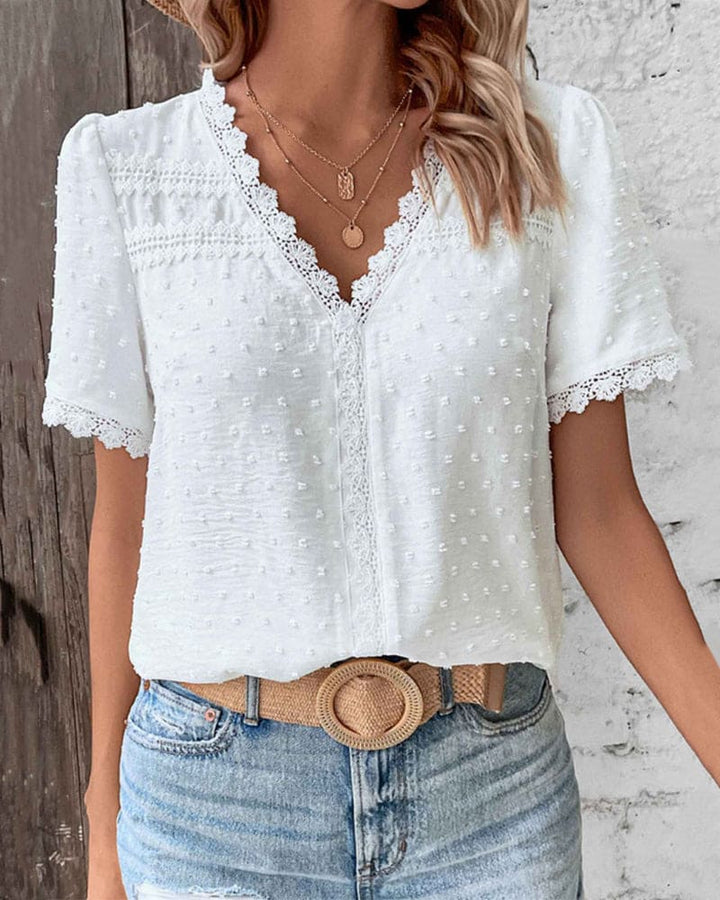 Elysia | Elegante e Traspirante Blusa in Pizzo con Scollo a V 0