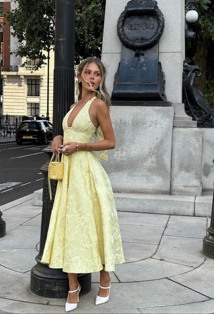 Giuliana | Abito da Ospite Elegante Ricamato Scollo a V Fluido Comfortabile 3