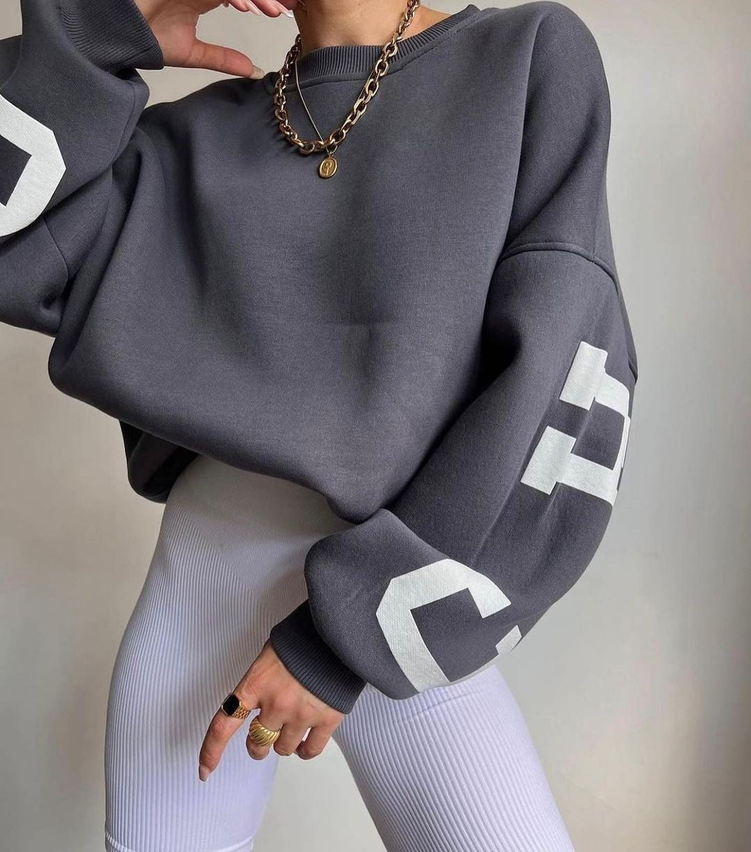 Isla | Maglione girocollo oversize da donna con maniche stile college e fodera in pile 2