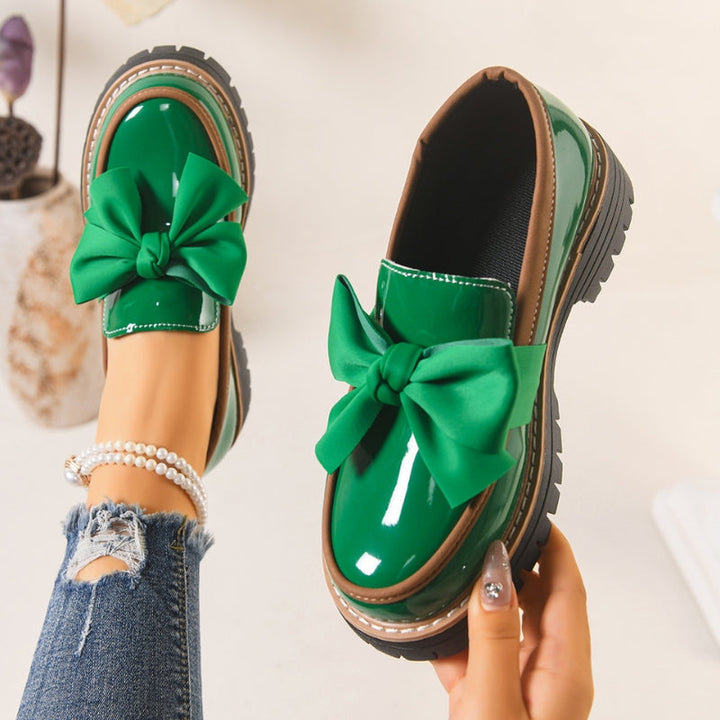 Livia | Elegante Mocassino Verde Lucido con Fiocco Oversize 0
