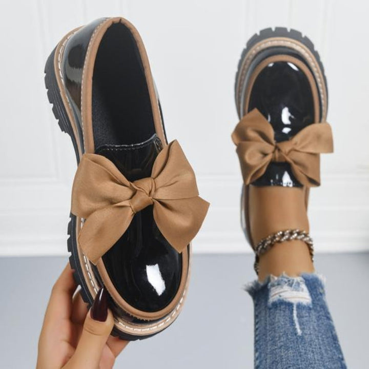 Livia | Elegante Mocassino Verde Lucido con Fiocco Oversize 1
