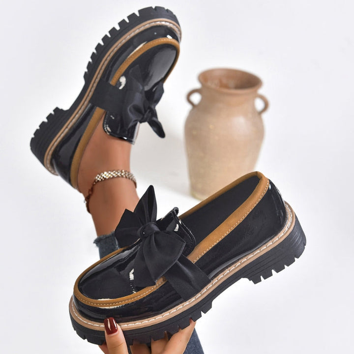 Livia | Elegante Mocassino Verde Lucido con Fiocco Oversize 3