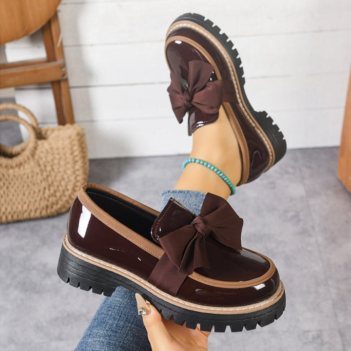 Livia | Elegante Mocassino Verde Lucido con Fiocco Oversize 4