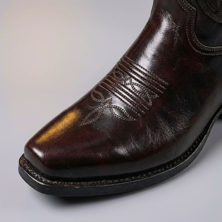 Mila | Stivali intramontabili ed eleganti in pelle lucida 2