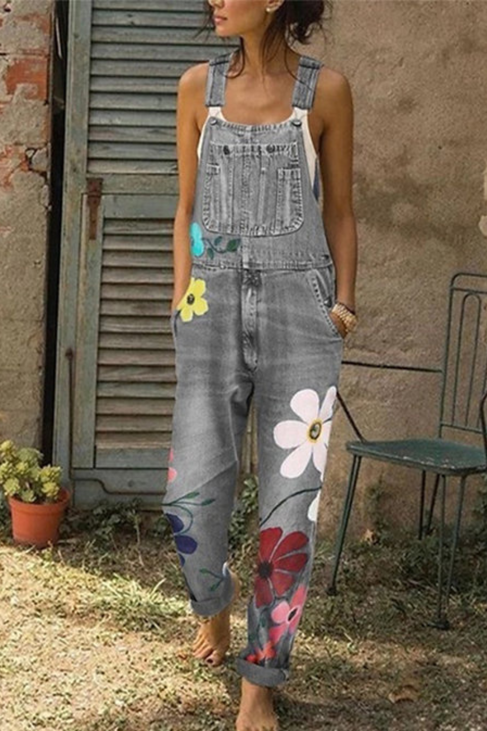Sofia | Tuta Donna in Denim Vintage con Ricami Artistici e Spalline Regolabili 0