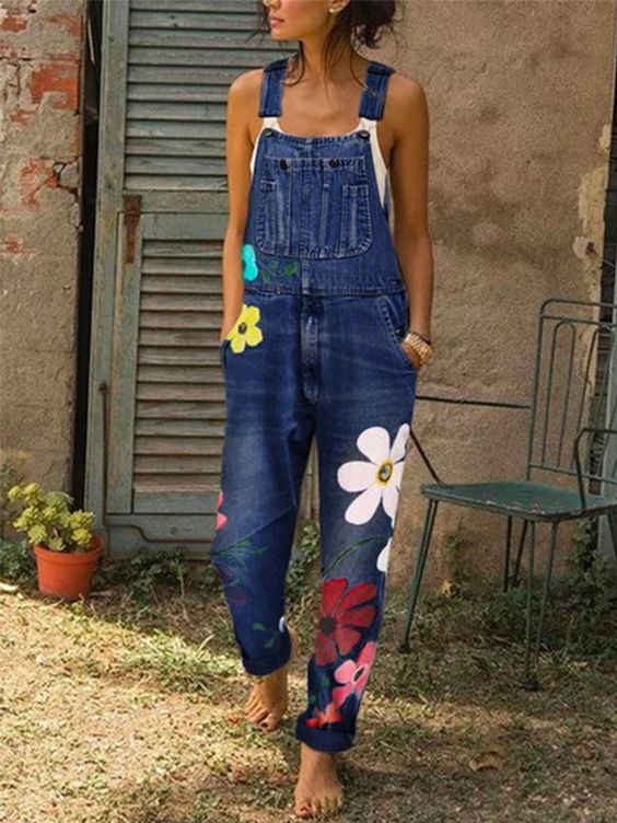 Sofia | Tuta Donna in Denim Vintage con Ricami Artistici e Spalline Regolabili 3