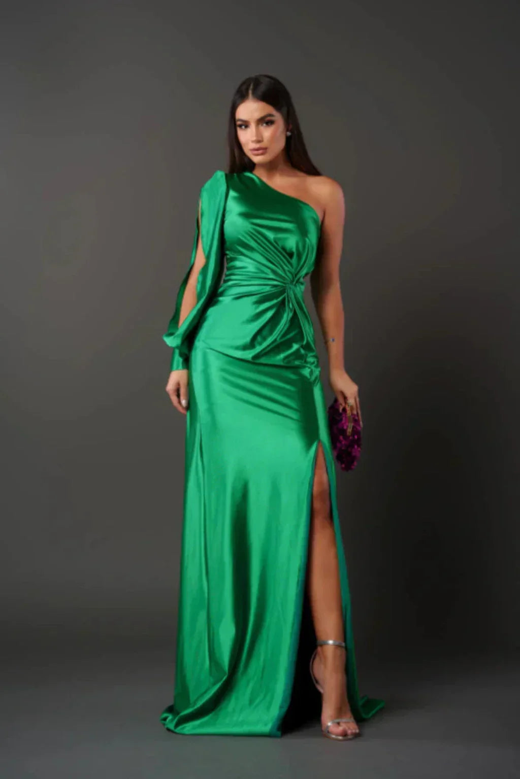 Valentina | Abito Elegante Asimmetrico in Raso con Spacco 11