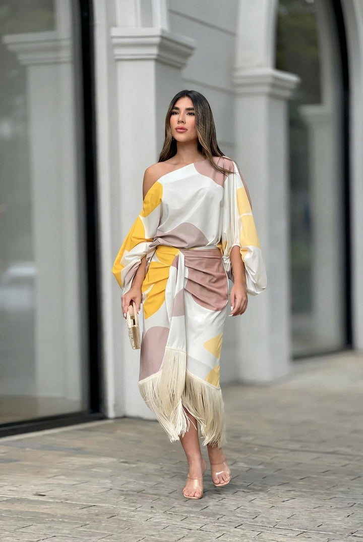 Valentina | Elegante Set Midi Asimmetrico con Scollo Monospalla e Dettagli di Frange 1