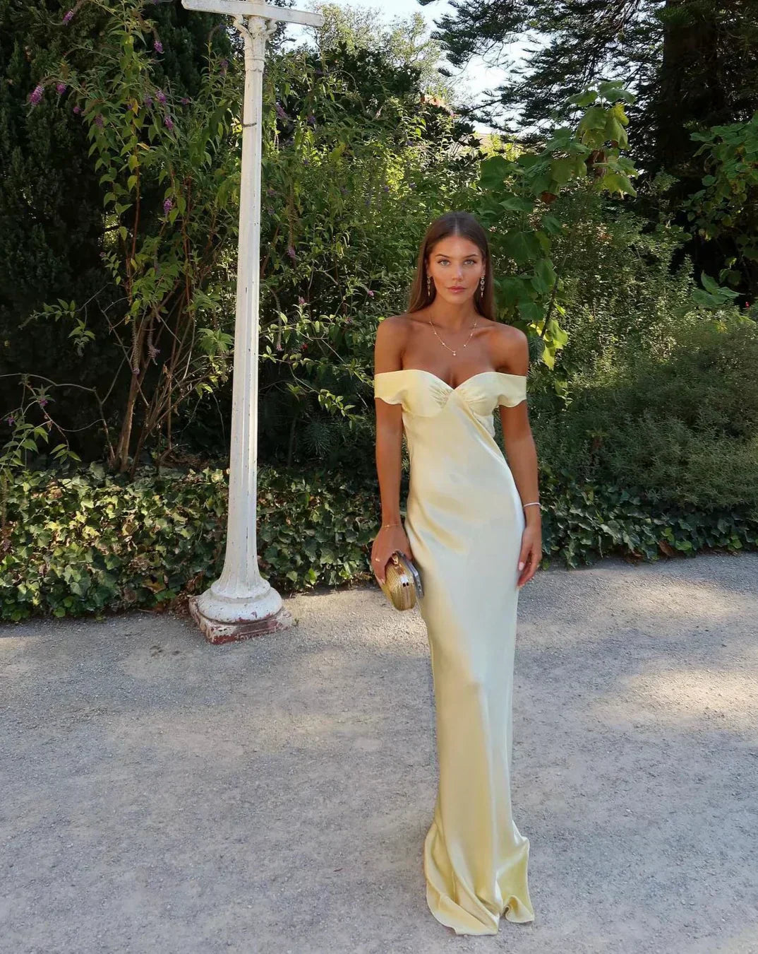 Valeria | Abito da Sposa Off-Shoulder Satinato Elegante Fit Aderente 1