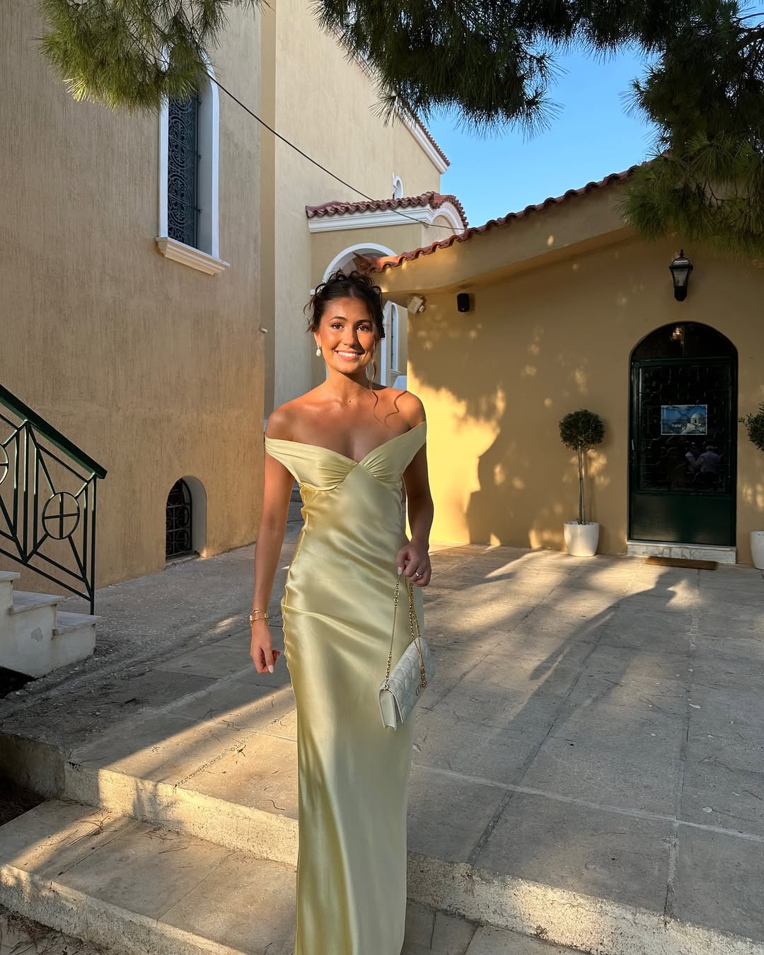 Valeria | Abito da Sposa Off-Shoulder Satinato Elegante Fit Aderente 3