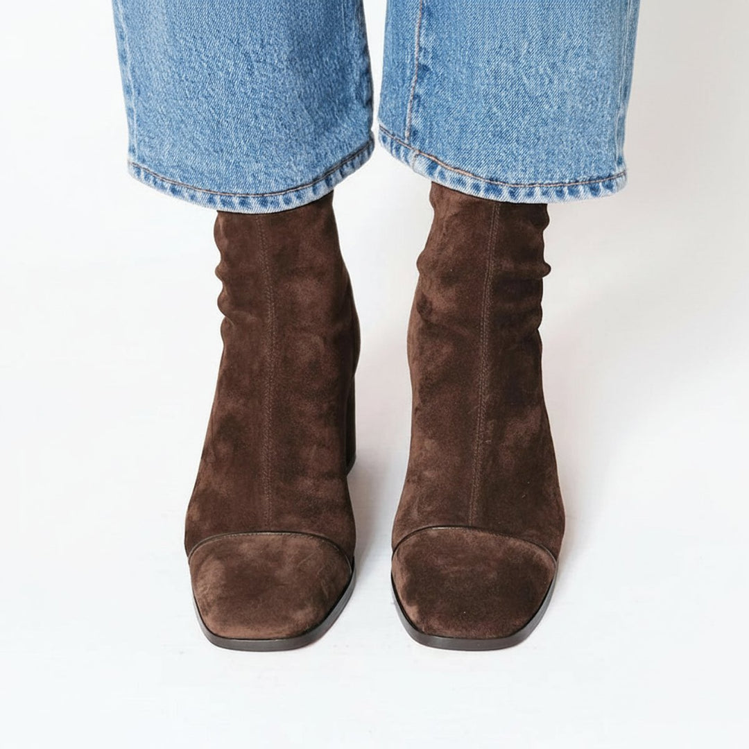 Adelina | Wildlederstiefeletten mit eckiger Zehenpartie und Blockabsatz